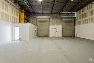 2155 NW Settle Ave, Port Saint Lucie, FL for lease Interior Photo- Image 2 of 4