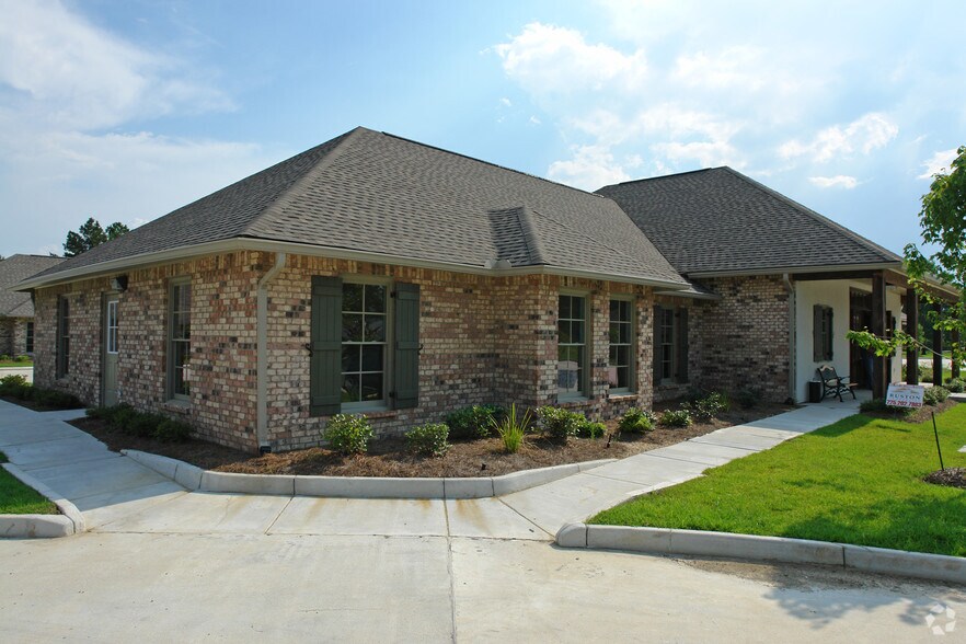 2798 O'Neal Ln, Baton Rouge, LA 70816