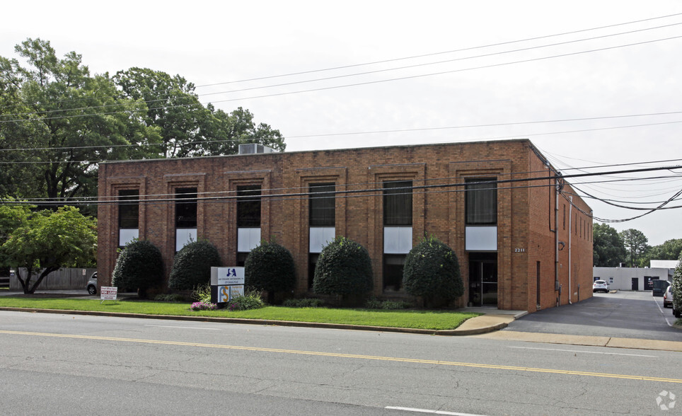 2211 Dickens Rd, Richmond, VA for lease - Building Photo - Image 2 of 11