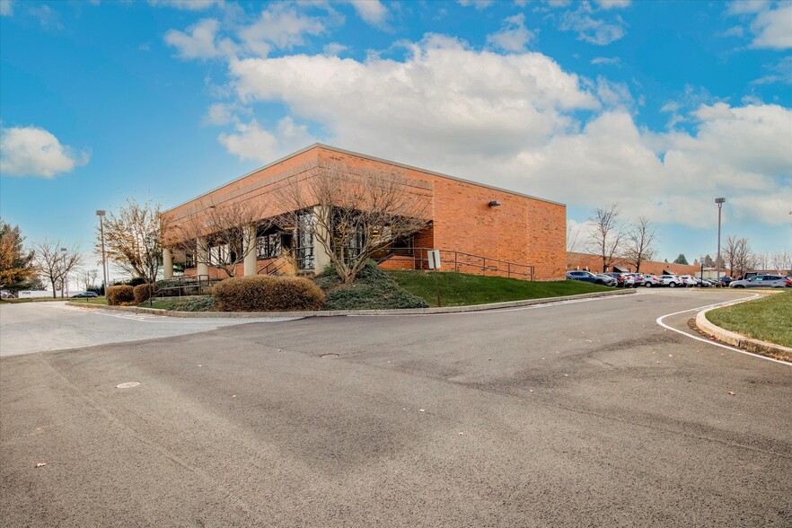 1125 Berkshire Blvd, Wyomissing, PA for lease - Building Photo - Image 2 of 5