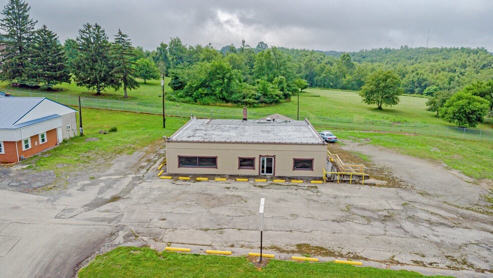 8461 State Route 22, New Alexandria, PA 15670