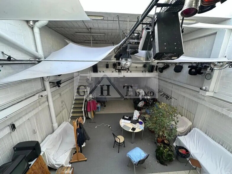 Industrial in Bondoufle for sale - Interior Photo - Image 2 of 9