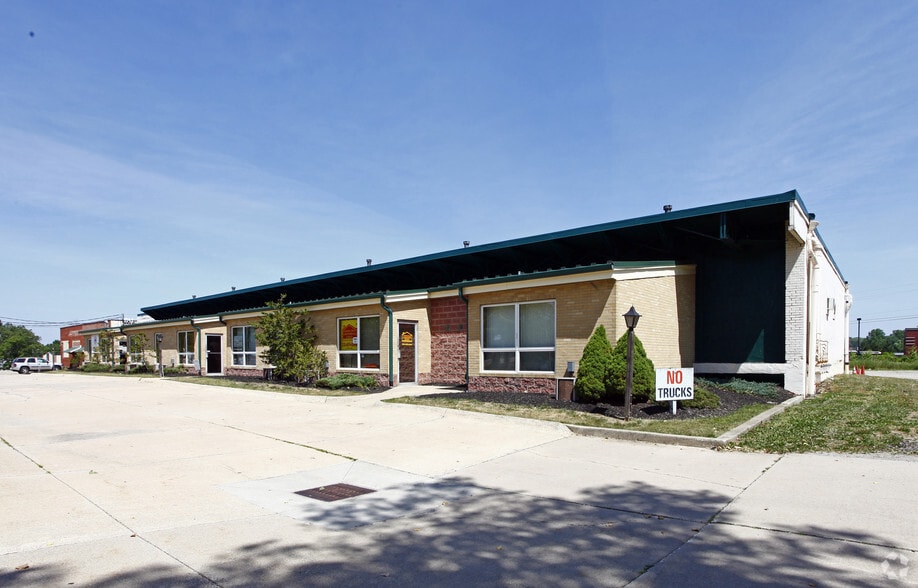 1035-1037 Rosemary Blvd, Akron, OH for lease - Primary Photo - Image 1 of 4