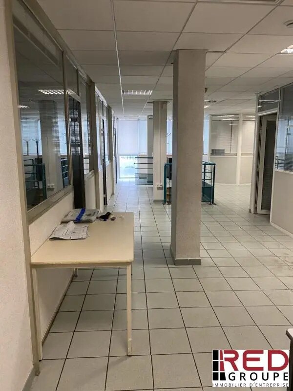 Retail in Aubagne for lease Interior Photo- Image 1 of 6
