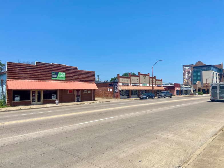 2225 N Main St, Fort Worth, TX for lease - Building Photo - Image 2 of 5