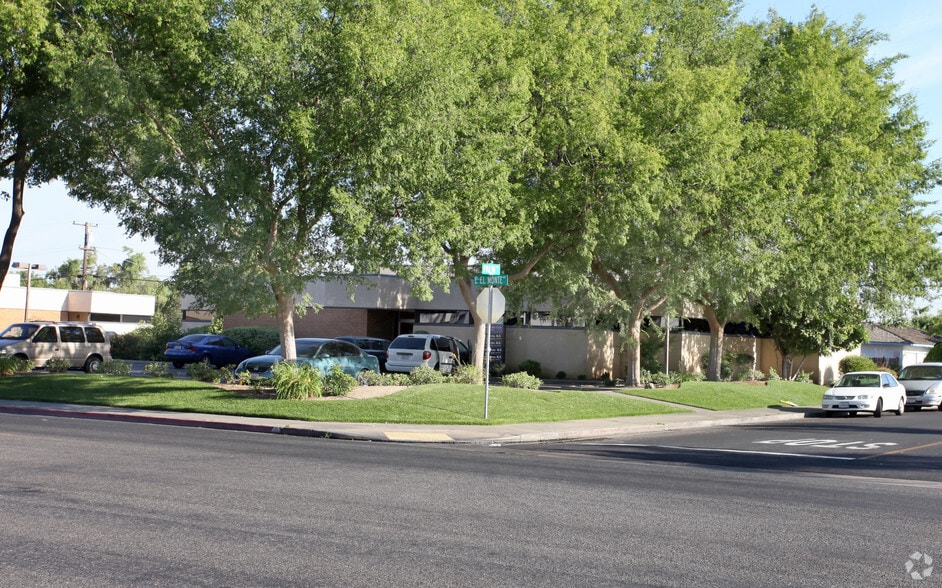 1441-1443 E El Monte Way, Dinuba, CA for lease - Building Photo - Image 1 of 5