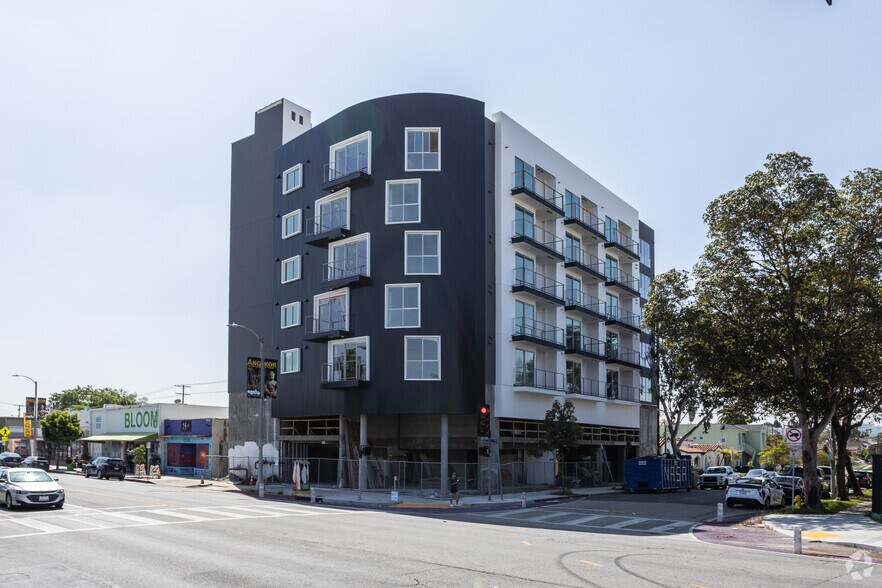 5550 W Pico Blvd, Los Angeles, CA for lease - Building Photo - Image 2 of 9