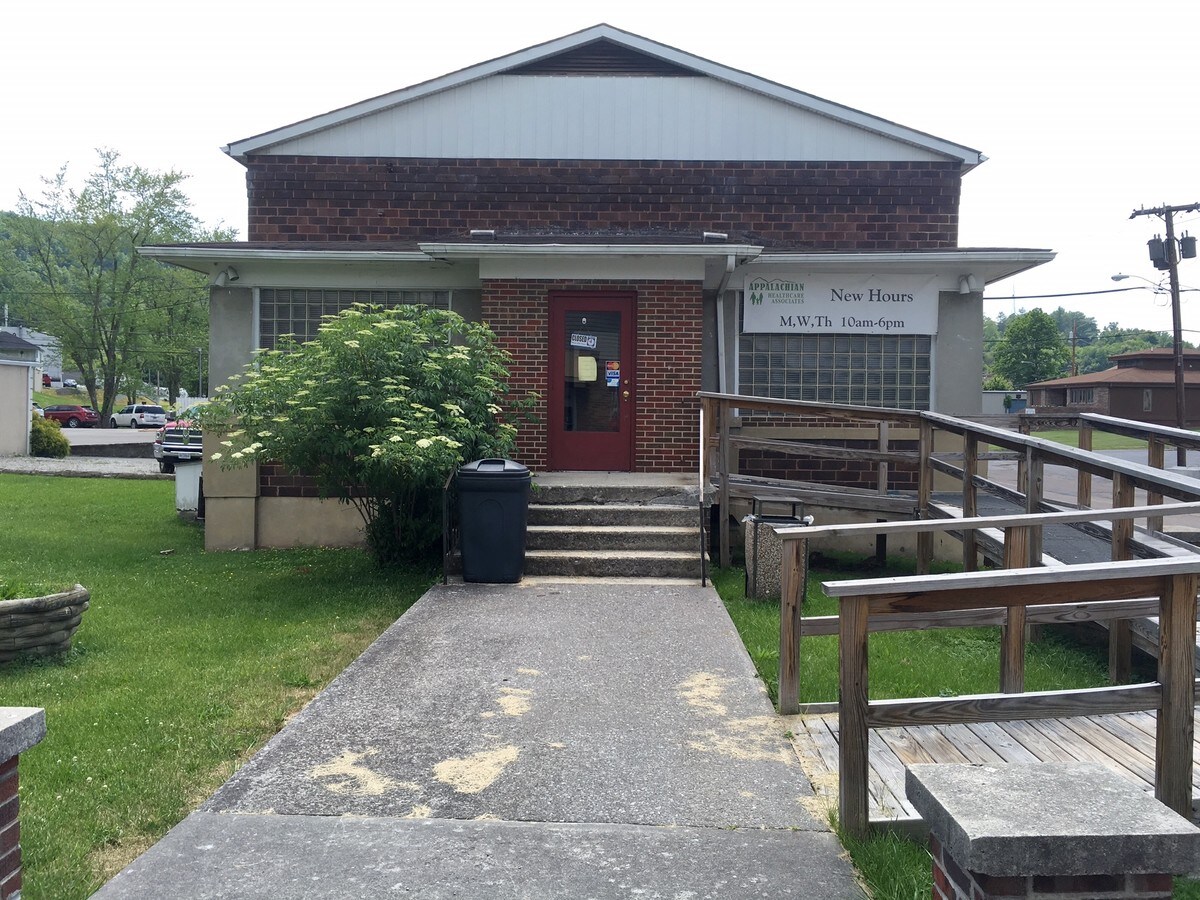 100 McClure Ave, Clintwood, VA 24228