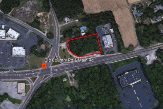 28 W Main Rd, Riverhead, NY for sale - Building Photo - Image 1 of 1