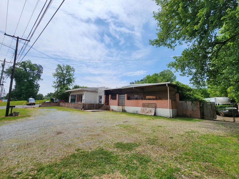 5023 Wilkinson Blvd, Charlotte, NC for sale - Building Photo - Image 3 of 7