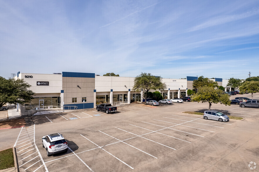 9210 Cameron Rd, Austin, TX for lease - Primary Photo - Image 1 of 7