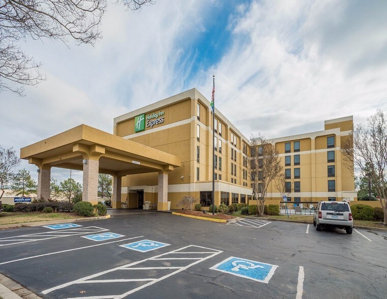 2700 S Perkins Rd, Memphis, TN, 38118 Hotel Property For Sale