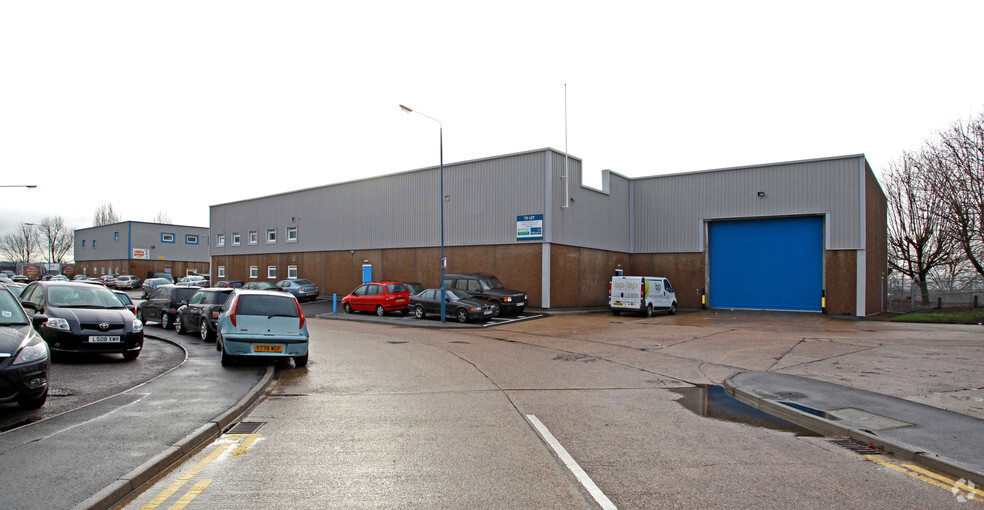 Lyon Way, Greenford for lease - Building Photo - Image 1 of 4