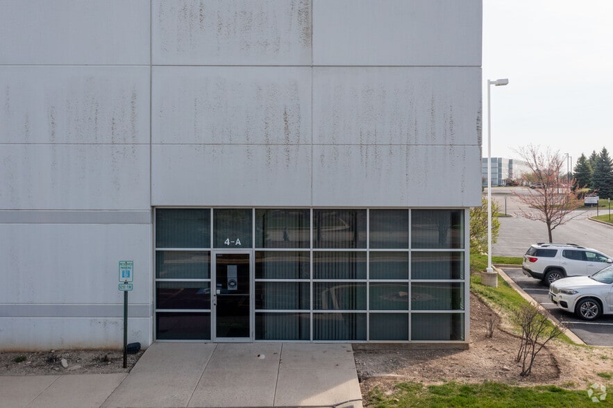 4 Northpoint Ct, Bolingbrook, IL for lease - Building Photo - Image 3 of 5