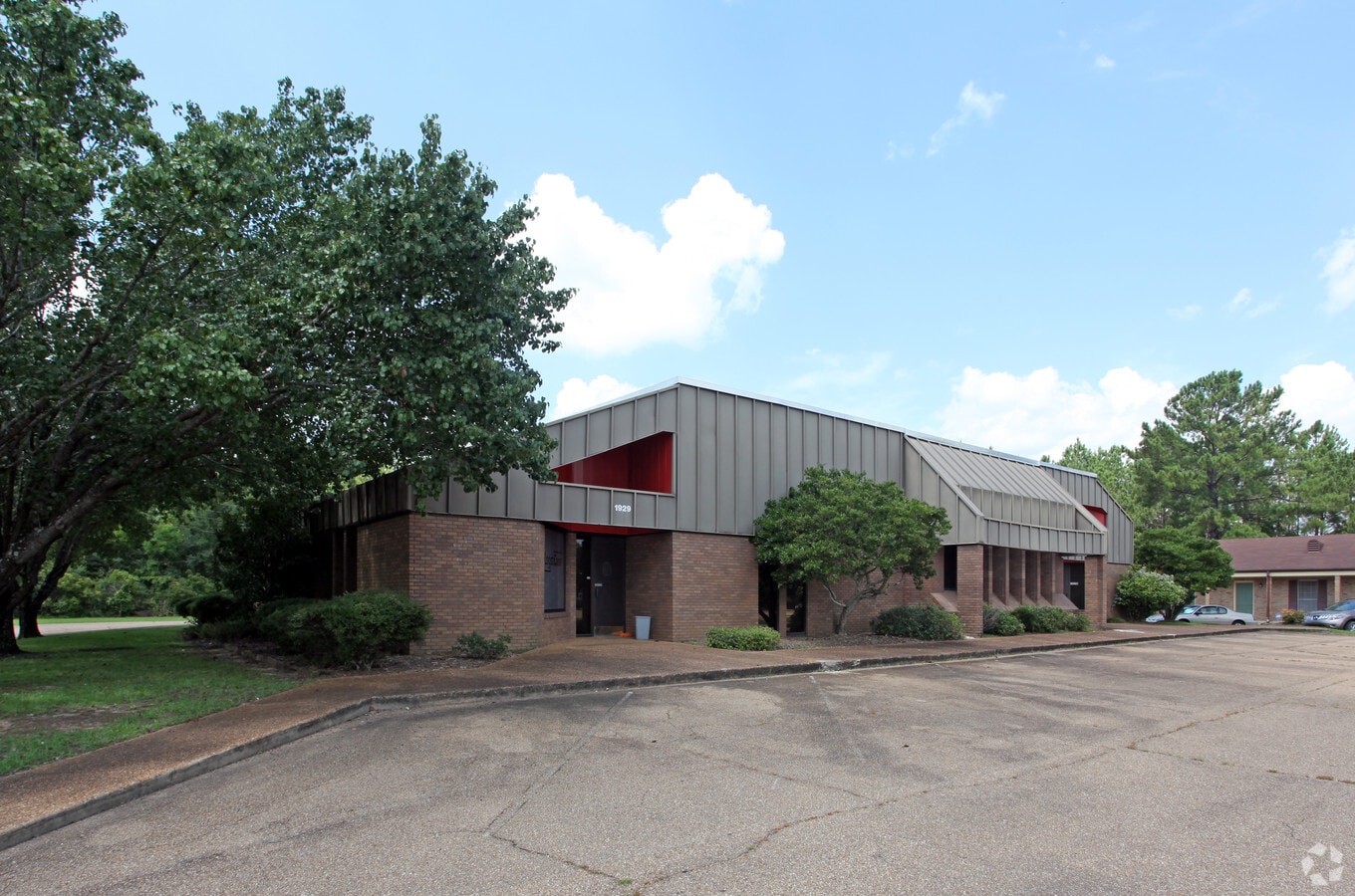 1929 Dunbarton Dr, Jackson, MS 39216