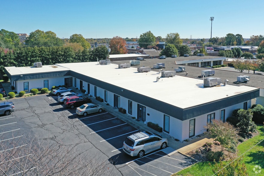 1411 Plaza West Rd, Winston-Salem, NC for lease - Building Photo - Image 3 of 11