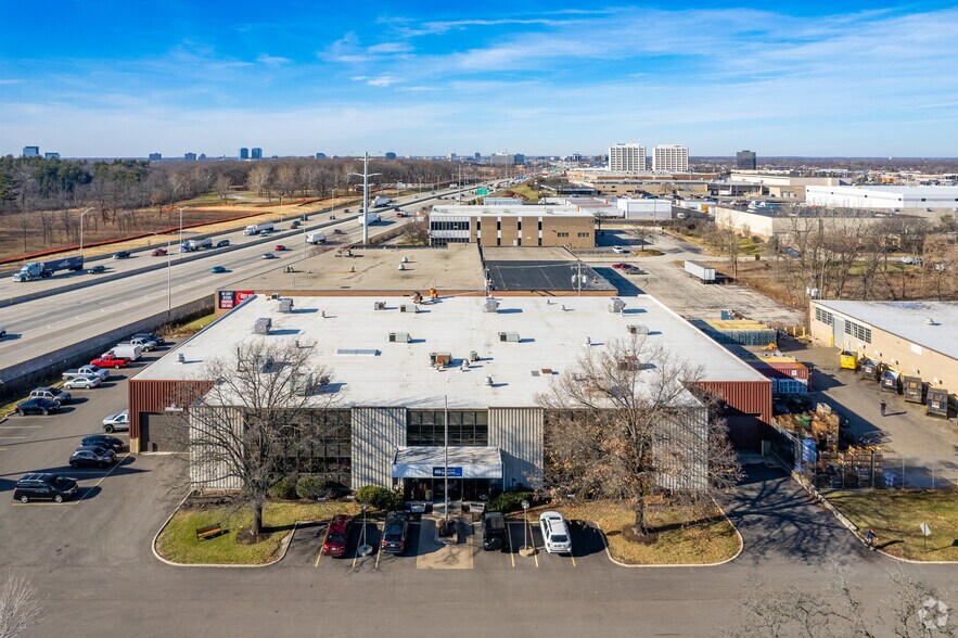 507 W Algonquin Rd, Arlington Heights, IL for sale - Building Photo - Image 3 of 5