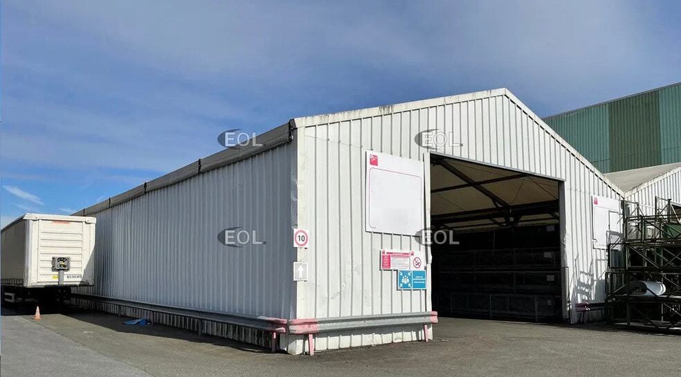 Industrial in Mitry-Mory for lease - Building Photo - Image 2 of 8