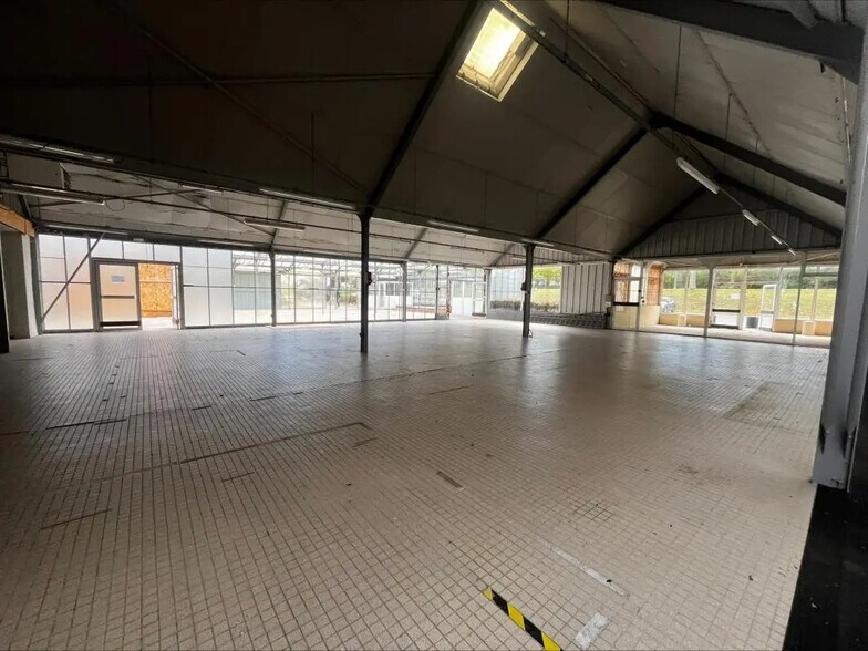 Flex in Amiens for lease - Interior Photo - Image 1 of 2