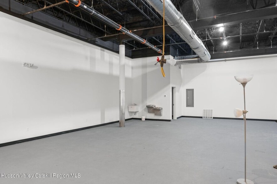 311 Wall St, Kingston, NY for lease - Interior Photo - Image 3 of 4