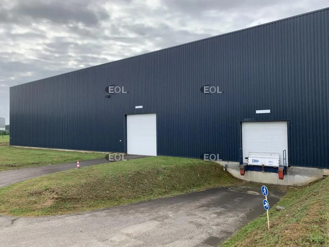Industrial in Creil for lease Building Photo- Image 1 of 13