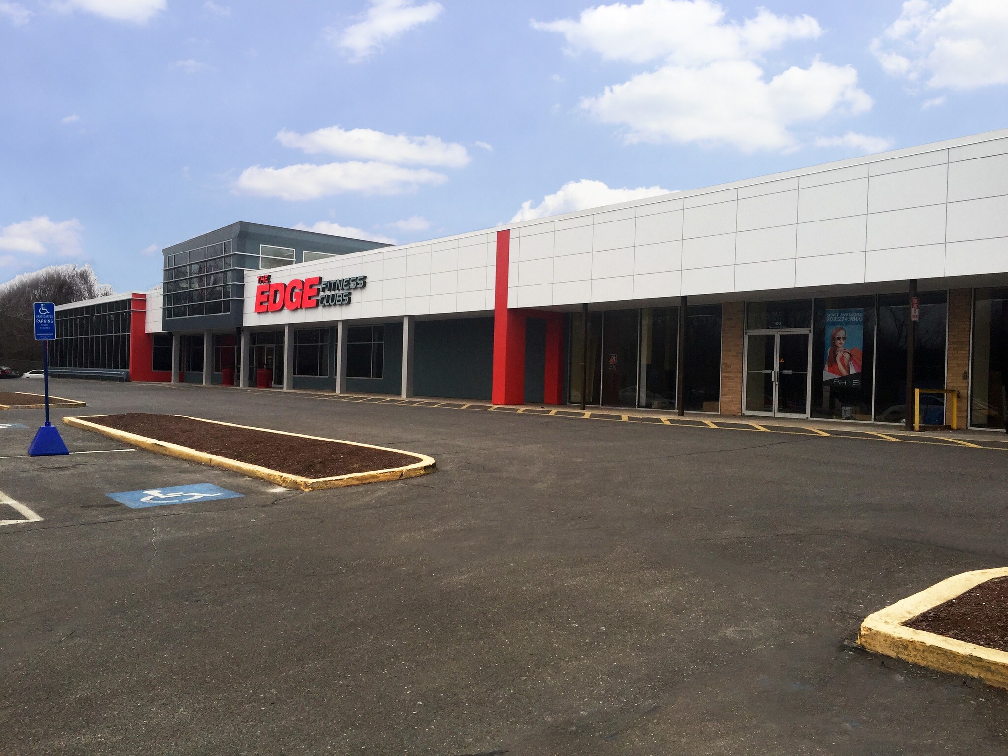 100 Newtown Rd, Danbury, CT, 06810 Retail Space For Lease