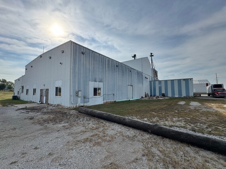 913 Evelyn St, Perry, IA for sale - Primary Photo - Image 1 of 3