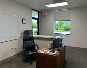1546-1552 Fencorp Dr, Fenton, MO for lease Interior Photo- Image 2 of 5