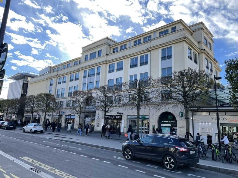 Office in Serris for lease - Building Photo - Image 1 of 7