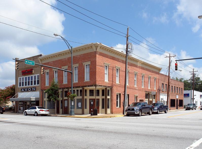 100-102 N Main St, Fountain Inn, SC for sale - Primary Photo - Image 1 of 1