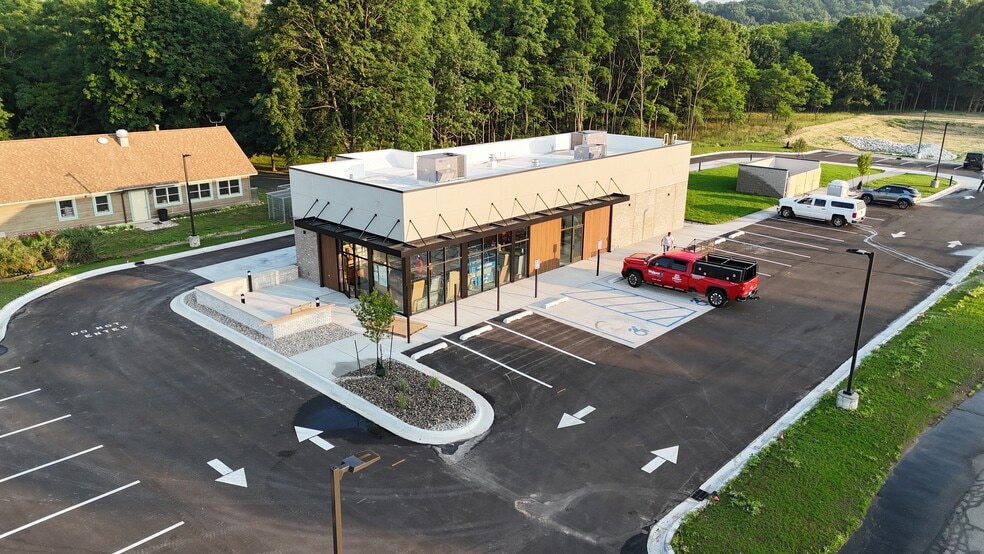 200 Parkdale Ave, Manistee, MI for sale - Building Photo - Image 2 of 6