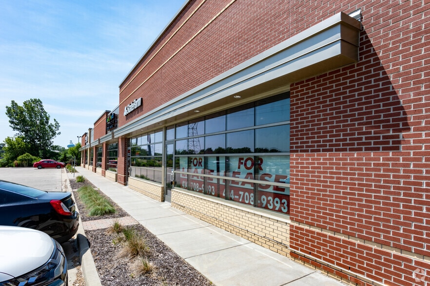 Howell Ave, Oak Creek, WI for lease - Building Photo - Image 3 of 6