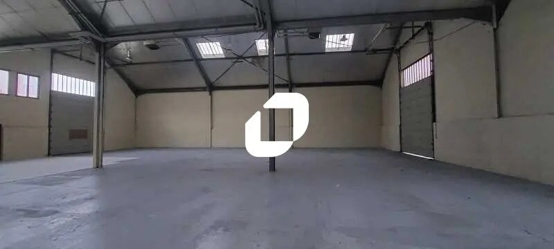 Flex in Aubervilliers for lease - Interior Photo - Image 1 of 9