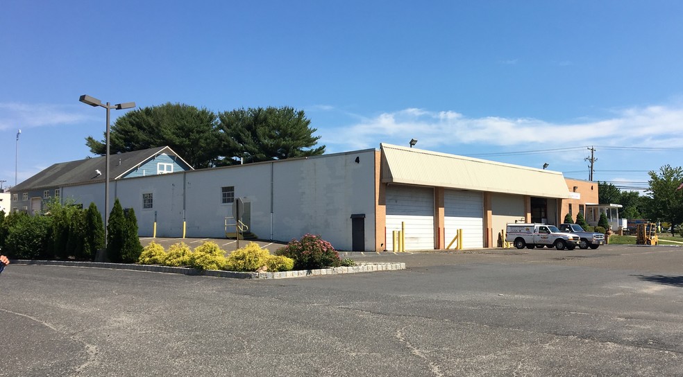 920 State Route 33, Freehold, NJ for lease - Building Photo - Image 3 of 6