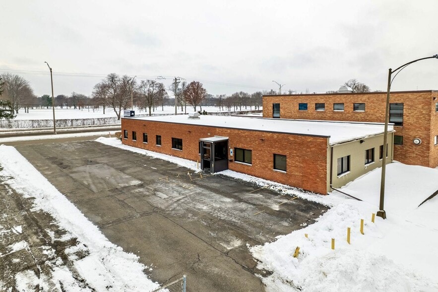 1316 E Empire St, Bloomington, IL for sale - Building Photo - Image 3 of 19