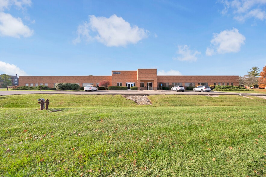 1445 Kemper Meadow Dr, Cincinnati, OH for sale - Building Photo - Image 2 of 34