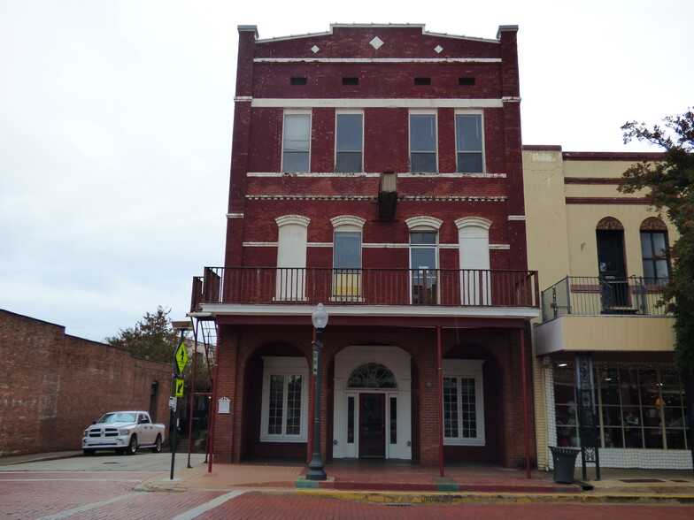 330 E Main St, Nacogdoches, TX for sale - Primary Photo - Image 1 of 11