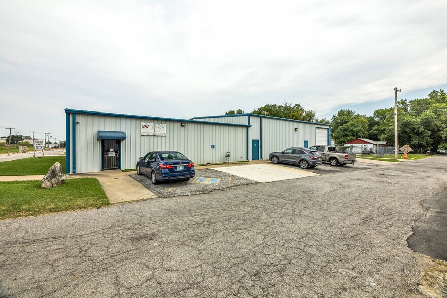 1133 N Utica Ave, Tulsa, OK for sale - Building Photo - Image 2 of 10