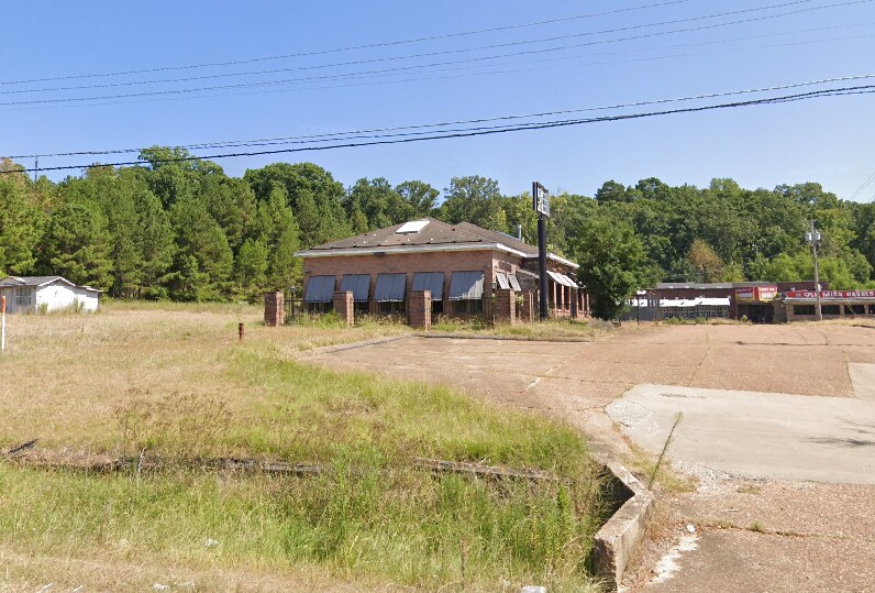 1660 Sunset Dr, Grenada, MS for sale Building Photo- Image 1 of 5
