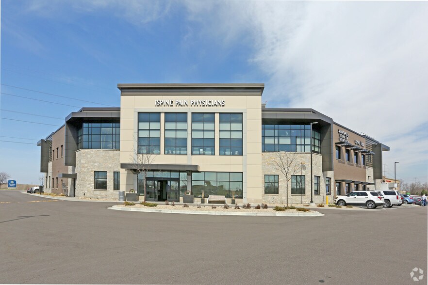 9645 Grove Cir N, Maple Grove, MN 55369