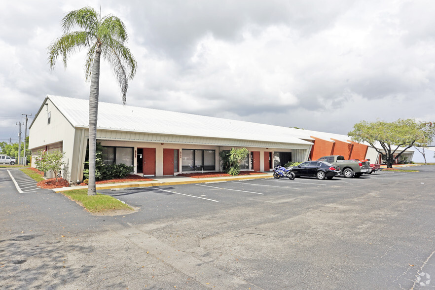 5734 Corporation Cir, Fort Myers, FL for lease - Primary Photo - Image 1 of 8