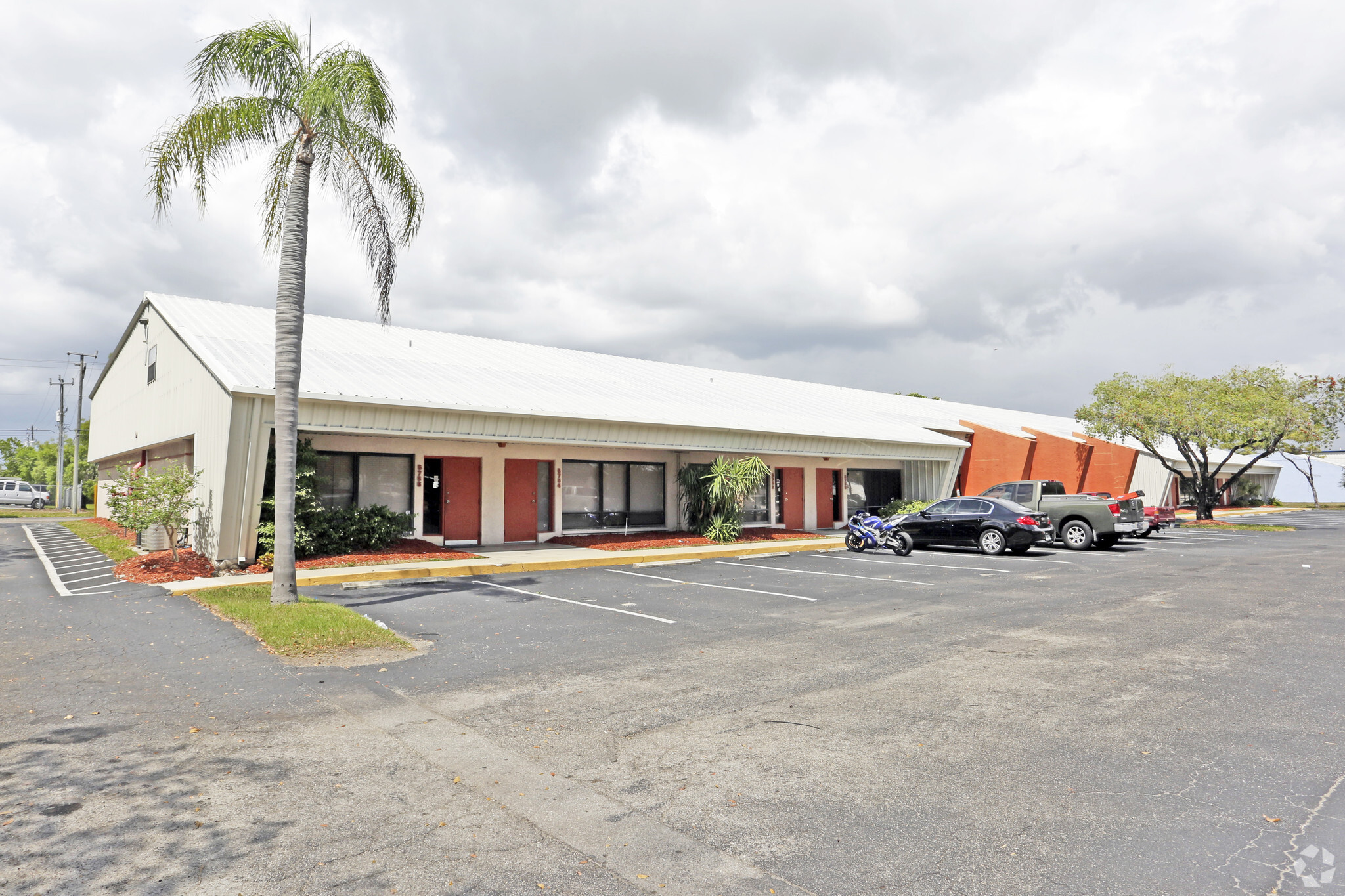 5734 Corporation Cir, Fort Myers, FL for lease Primary Photo- Image 1 of 9