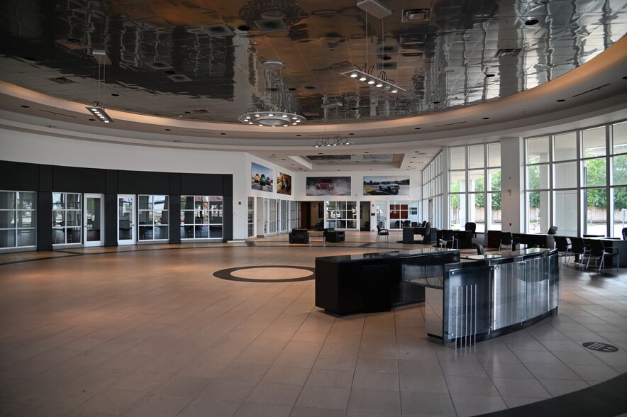 500 Gulf Fwy S, League City, TX for sale - Interior Photo - Image 3 of 9