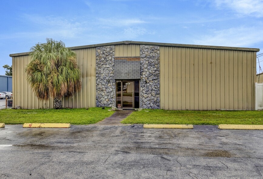 11881 N 44th St, Clearwater, FL for sale - Building Photo - Image 1 of 8