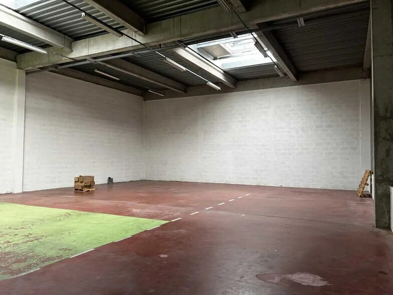 15 Rue Jean Zay, Saint-Priest for lease - Building Photo - Image 2 of 21