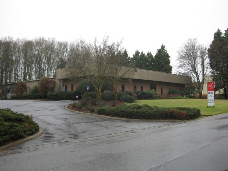 Former Hyundai of Athens portfolio of 2 properties for sale on LoopNet.com - Primary Photo - Image 3 of 6