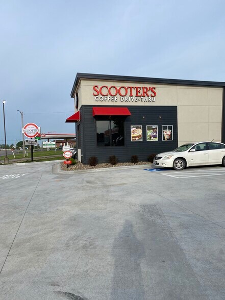 1752 W Jesse James Rd, Excelsior Springs, MO for sale - Primary Photo - Image 1 of 1