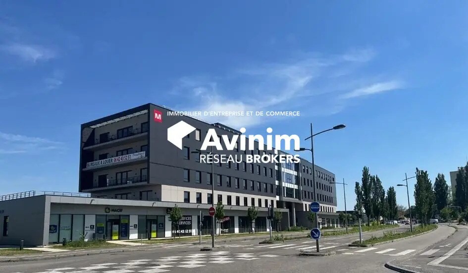 Location Bureaux 77 m² - Photo 1
