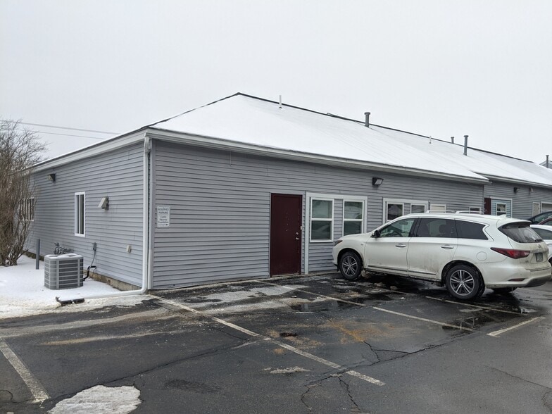 114 Perimeter Rd, Nashua, NH for lease - Building Photo - Image 2 of 22