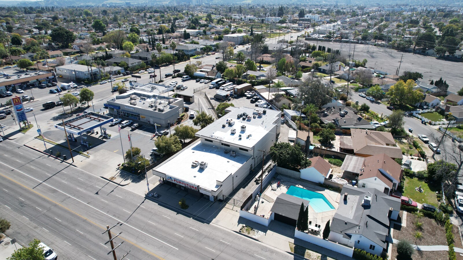 11024 Victory Blvd, North Hollywood, CA 91606
